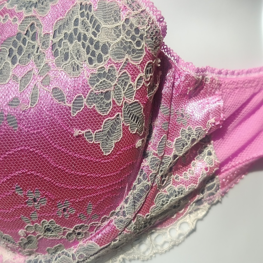 Victoria's Secret Pretty And Pink Lacey Bra 32d - Picture 6 of 9